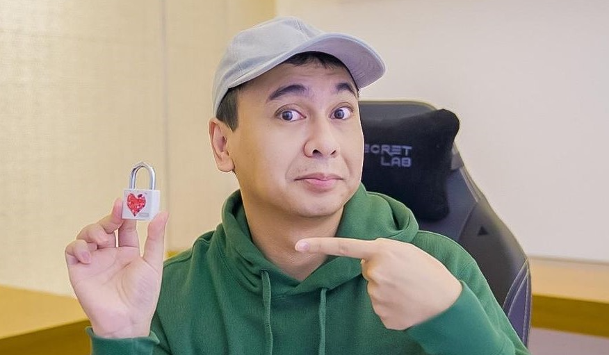 Bukan Sekadar Lawak: Mengapa Raditya Dika Lebih Siap Pensiun Dini Daripada 99% Milenial Lainnya?